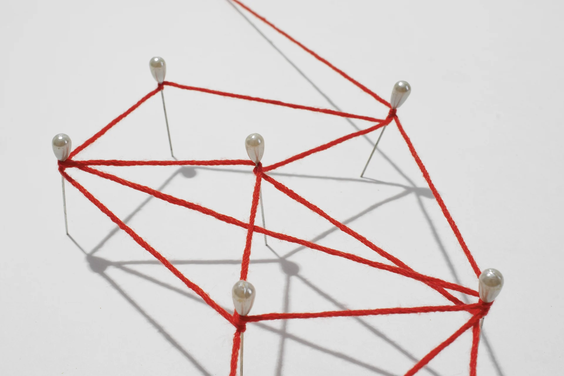 Happy beautiful family on the big garden on the dawn time. Die Hände verschieden alter Familienmitglieder liegen offen übereinander